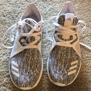 NEW Adidas alphaBounce Tennis Shoe